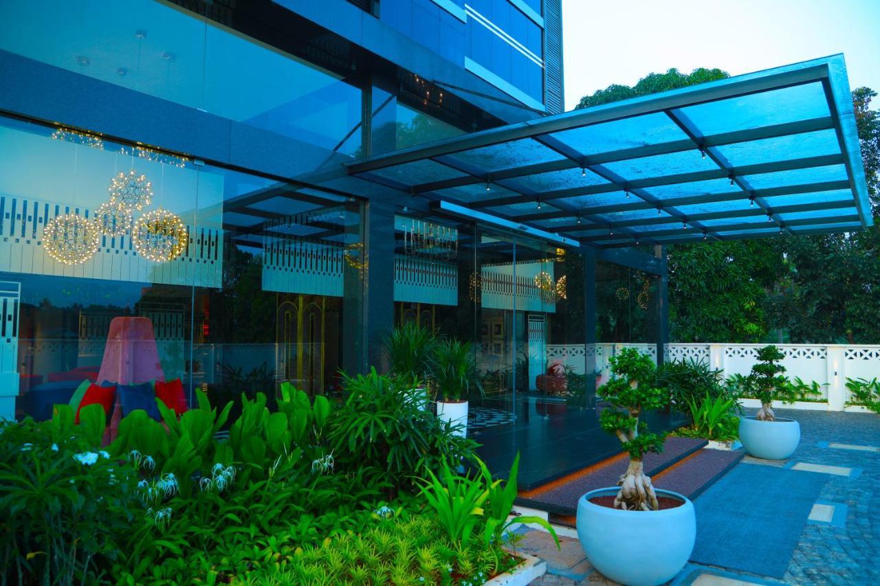 Noah Sky Suites Kochi Extérieur photo