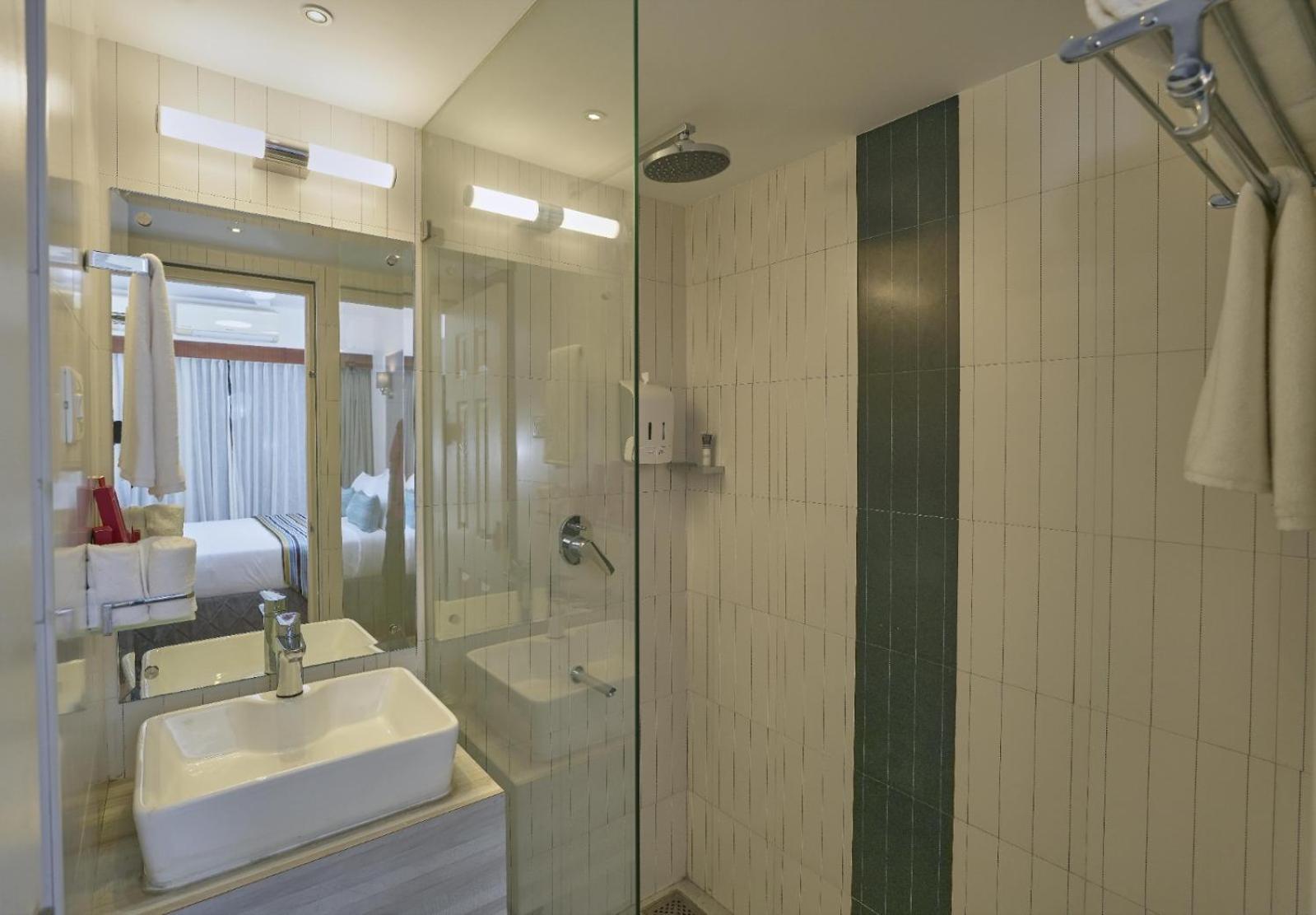 Noah Sky Suites Kochi Extérieur photo